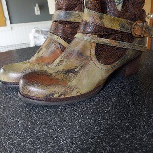 L’Artiste Shazzam Luxurious Green/Brown Leather size 40...9 US